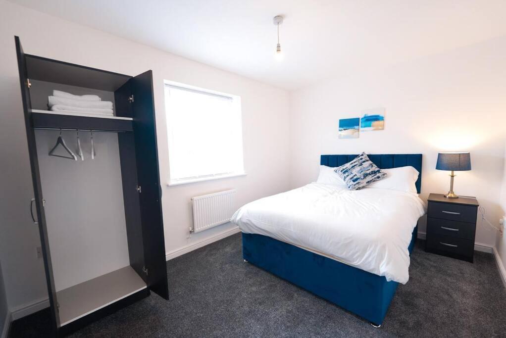 Collingwood Place, With Free Parking * Birmingham